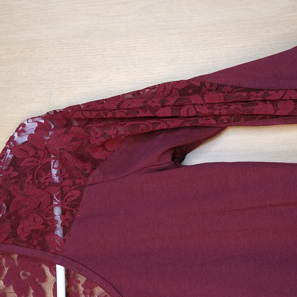 2/$14 Women Burgundy Lace Top Size: XL - Picture 3 of 6